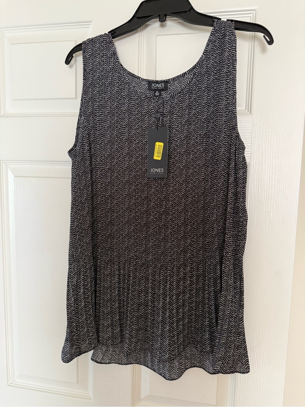 Jones New York Black and White Chevron Tank Top